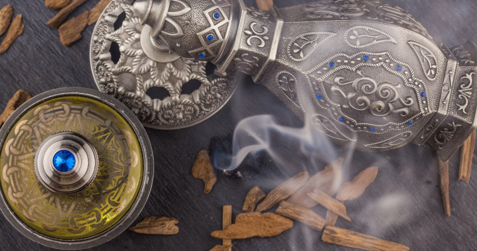 Traditional Perfumes in Kuwait: A Guide to Oud and Bukhoor